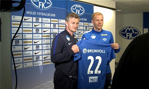 WTT总决赛：王曼昱4-2战胜张本美和，晋级八强（WTT总决赛：王曼昱4比2力克张本美和，挺进八强）