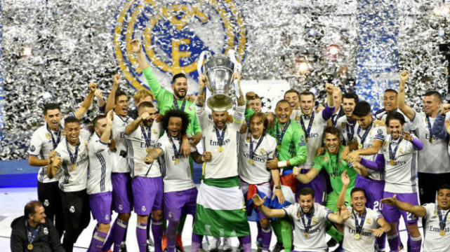 克劳福德拒付30万美元制裁费，失去WBC冠军引发拳迷热议（克劳福德因拒缴30万美元制裁费遭WBC撤销冠军，拳迷热议不断）