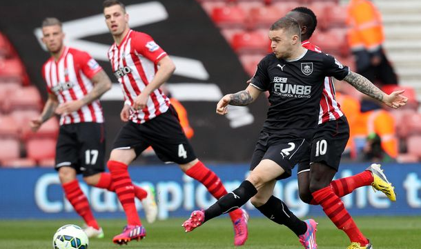 东契奇末节爆发 独行侠完成翻盘（东契奇末节发威 独行侠逆转取胜）